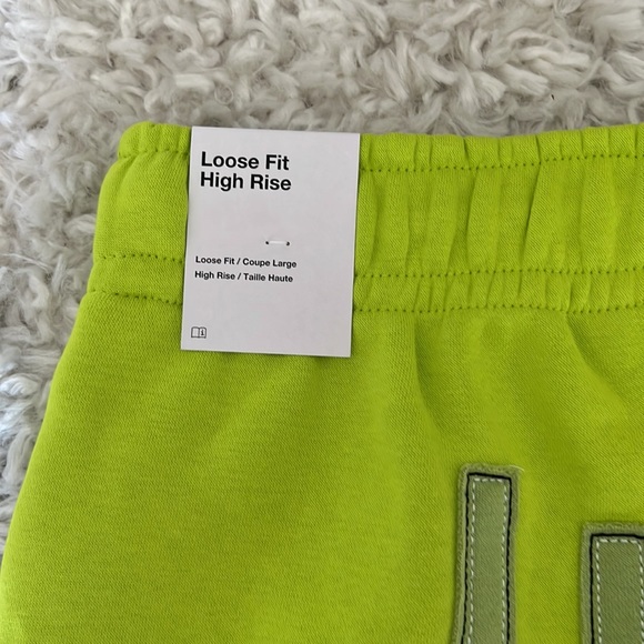 Nike Women’s Loose Fit High Rise Lime Green Fleece Shorts Size Small - Picture 4 of 4